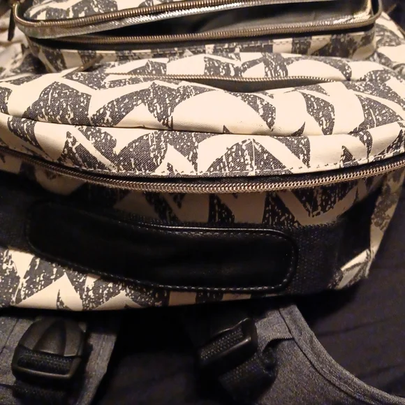 Kelty Backpack Chevron stripes & everything. - Picture 7 of 12